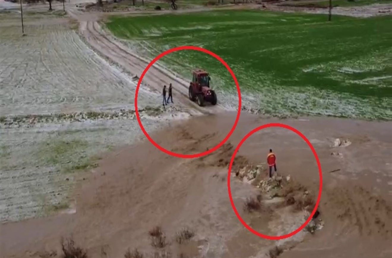 Diyarbakır'da sel felaketi: Mahsur kalan kişi işte böyle kurtarıldı
