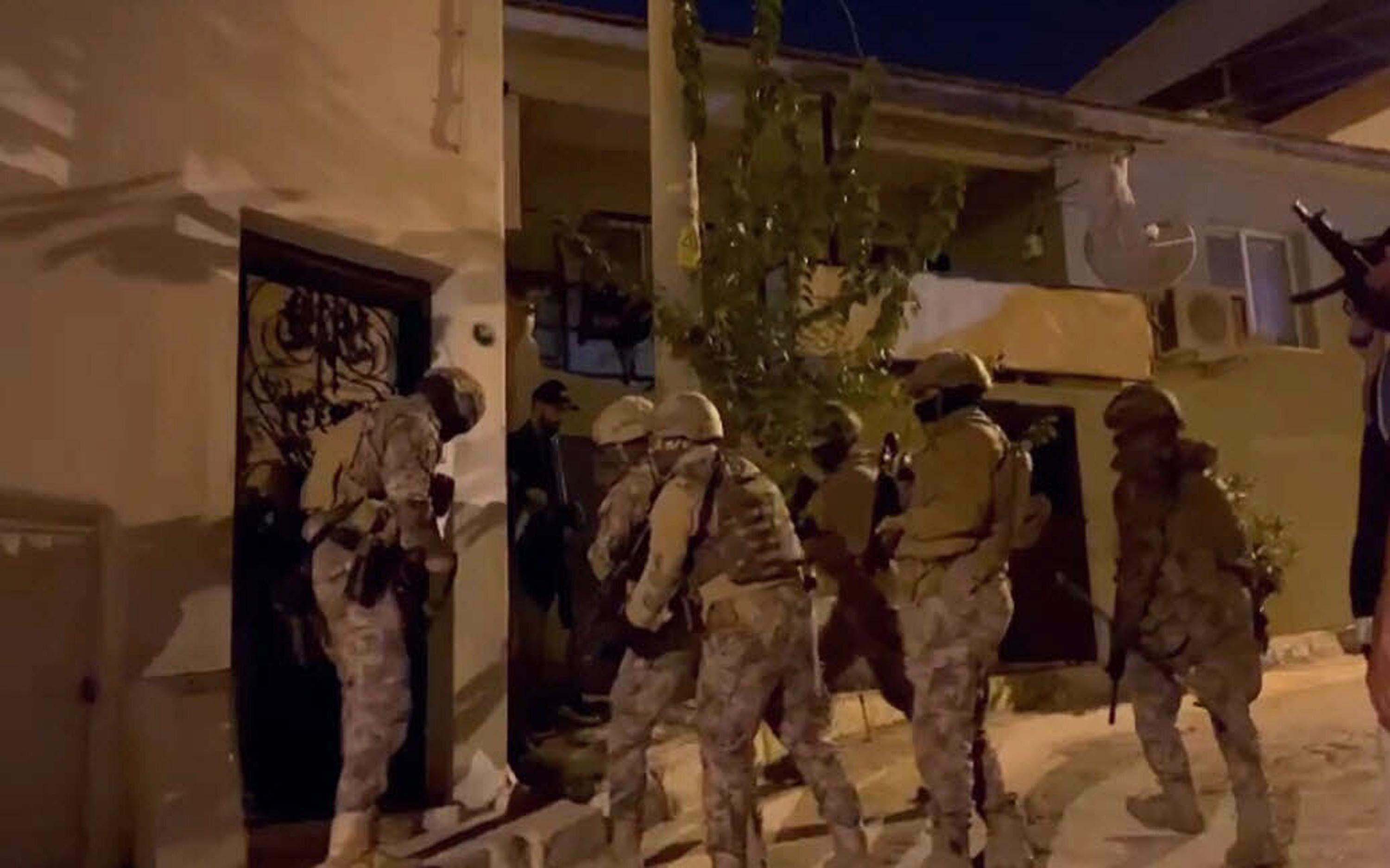 İzmir'de FETÖ operasyonu: 12 şüpheli gözaltına alındı