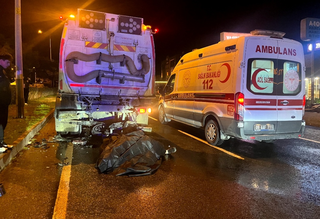 Aydın'da belediye aracına çarpan motosiklet sürücüsü hayatını kaybetti