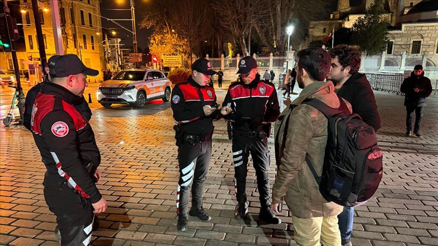 İstanbul'da 'Huzur İstanbul' denetimi: Yüzlerce aranan şüpheli yakalandı