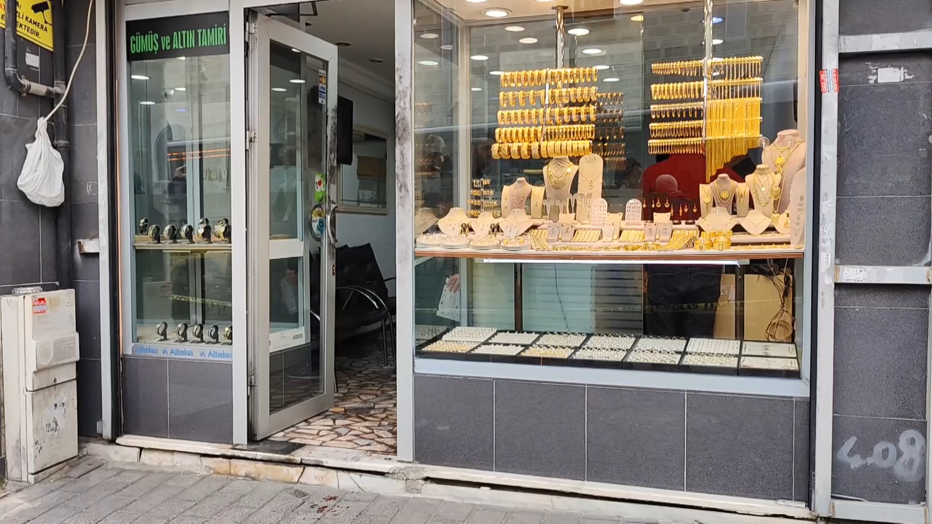 Eyüpsultan'da kuyumcuya soygun girişimi: 2 şüpheli gözaltında