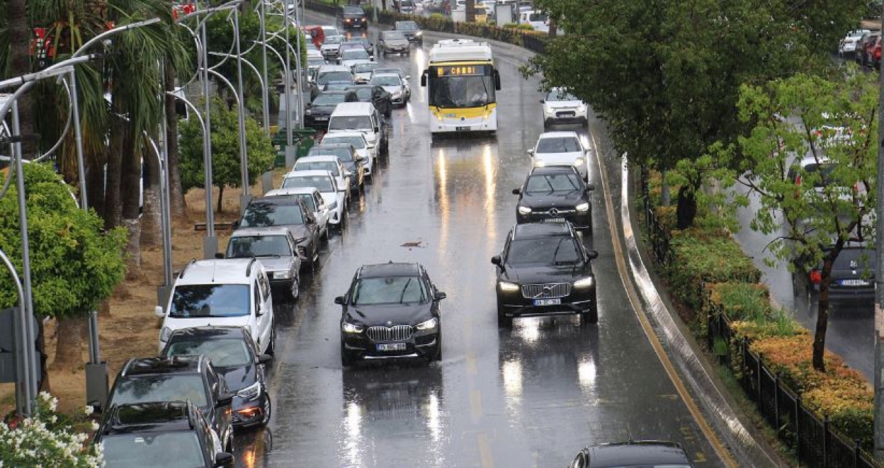 Mersin'de 3 ilçede taşımalı eğitime 1 gün ara verildi