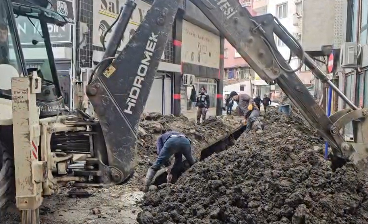 Tokat'ta kazı çalışmasında göçük: Toprak altında kalan işçi kurtarıldı