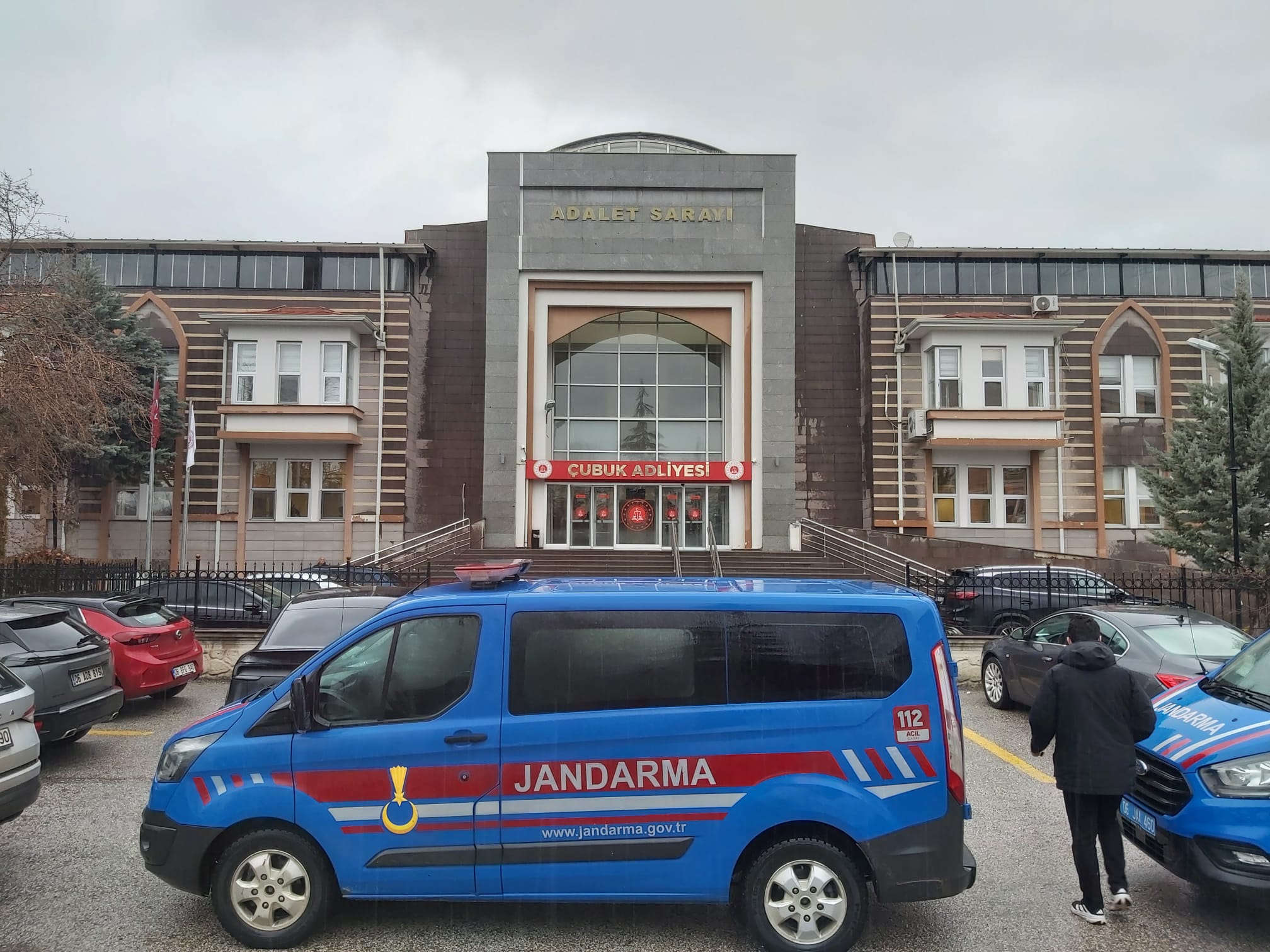 Çubuk'ta yasa dışı bahis operasyonunda 8 kişi tutuklandı