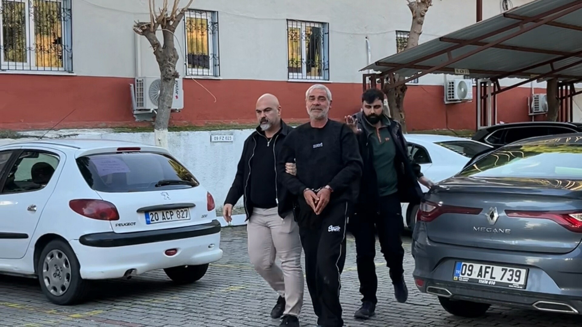 Aydın'da 18 yıl 3 ay hapis cezası bulunan firari hükümlü yakalandı