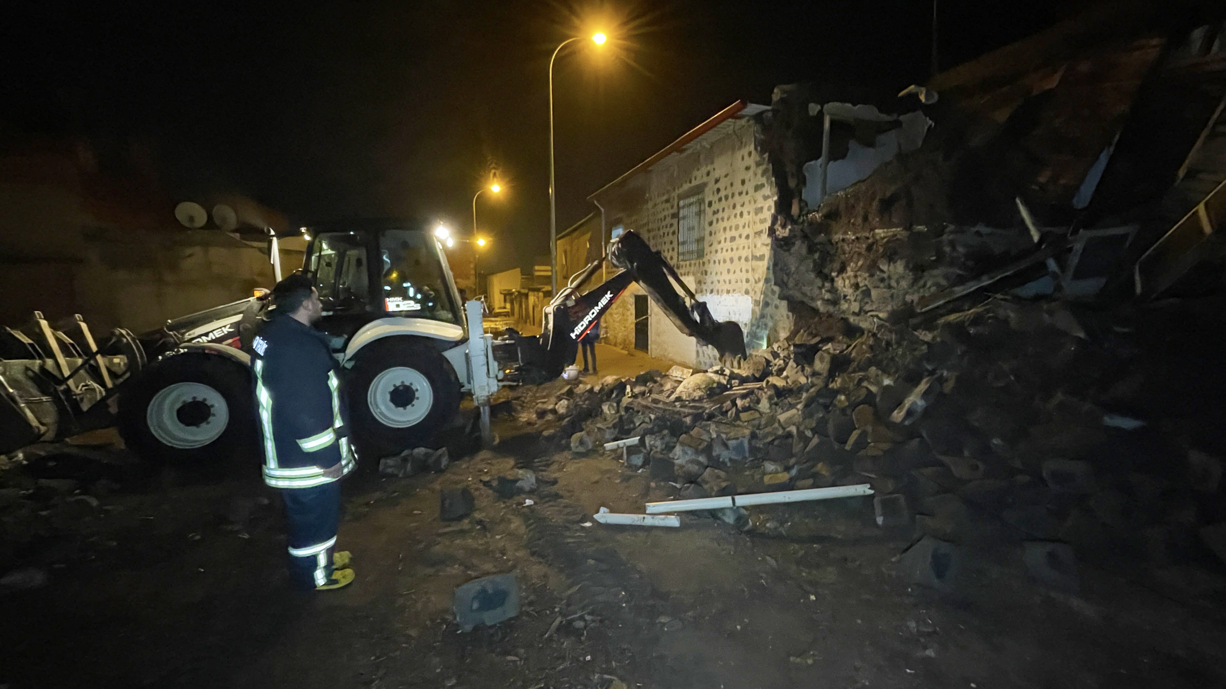 Şanlıurfa'da çöken ev paniğe neden oldu: 3 ev tedbiren tahliye edildi