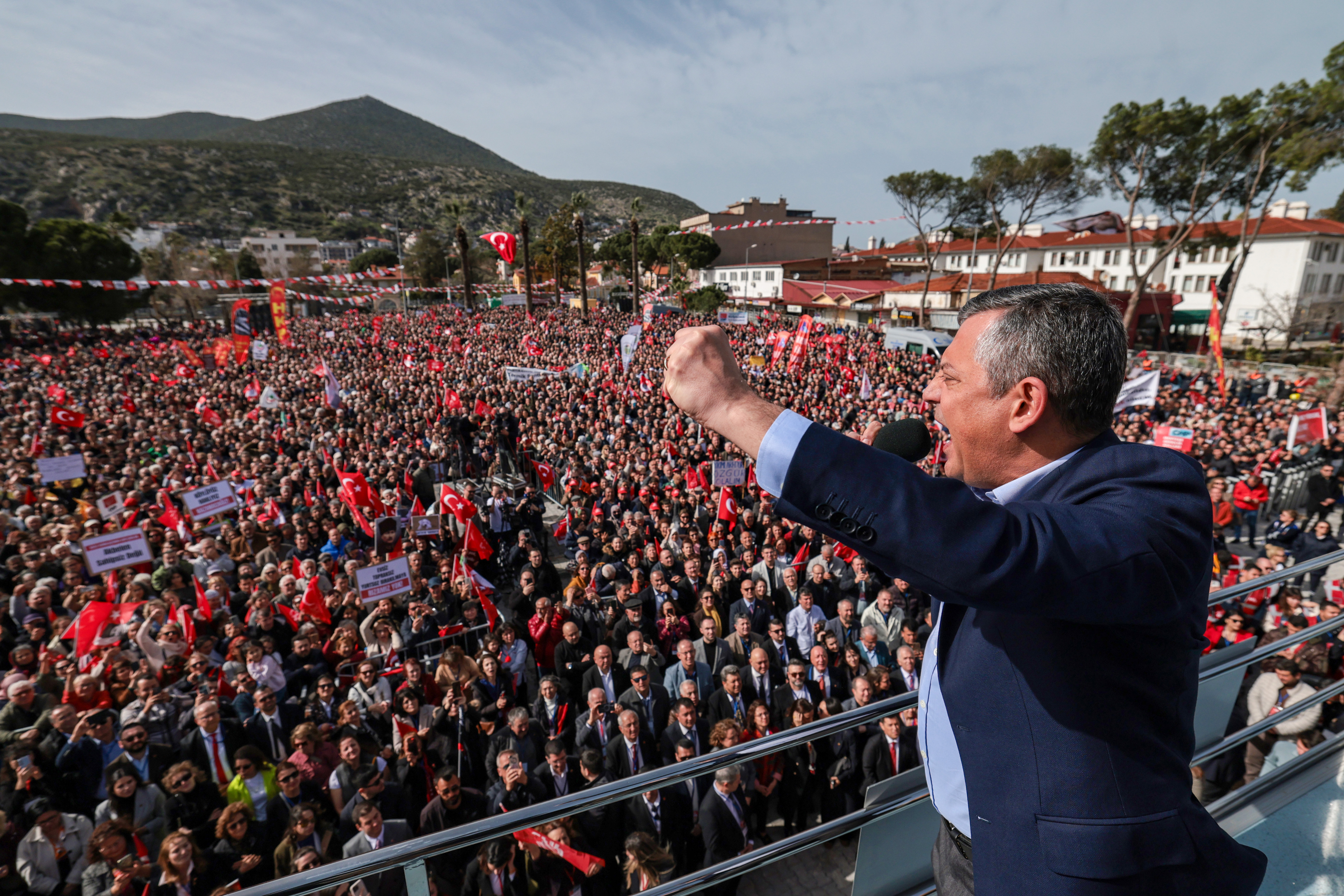 Özgür Özel Muğla'da: 'Bu mücadeleyi bırakmayacağız'