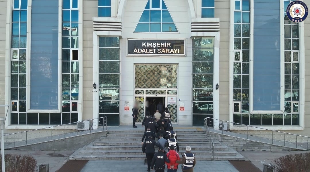 Kırşehir merkezli 9 ilde dolandırıcılık operasyonunda 17 kişi tutuklandı