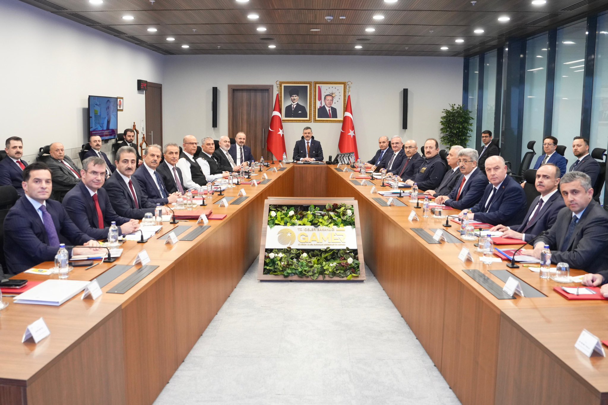 İçişieri Bakanı Mustafa Çiftçi, birim amirleriyle bir araya geldi