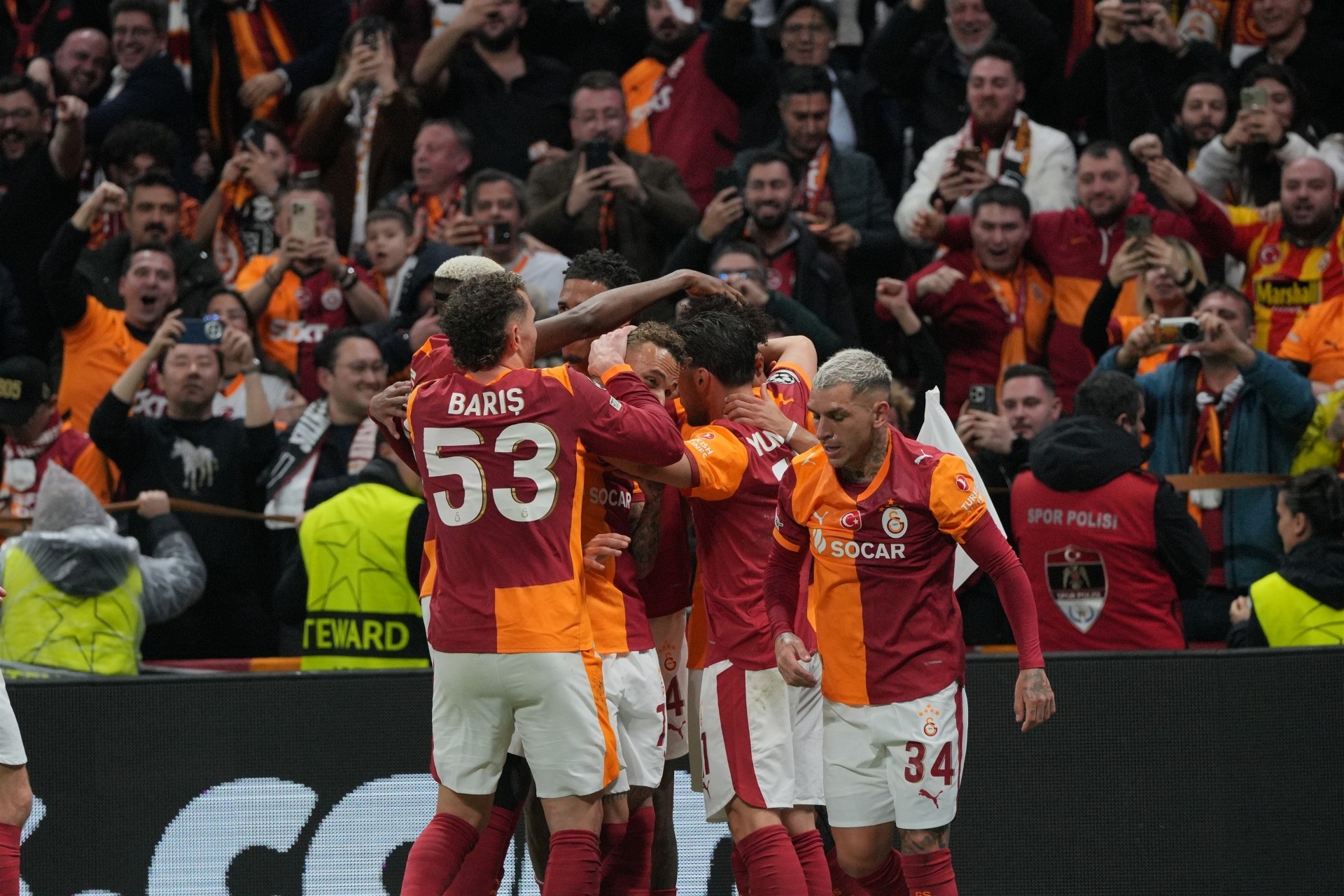 Galatasaray, sahasında Juventus'u 5-2 mağlup etti