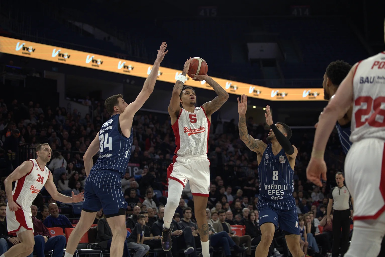 Anadolu Efes'ten net galibiyet: Bahçeşehir Koleji'ni 88-67 mağlup etti