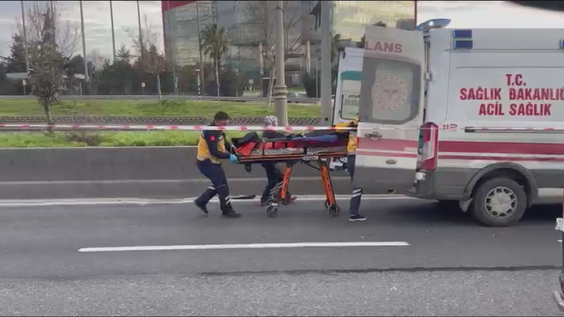Bağcılar'da kamyonete otomobil çarptı: 1 kişi hayatını kaybetti
