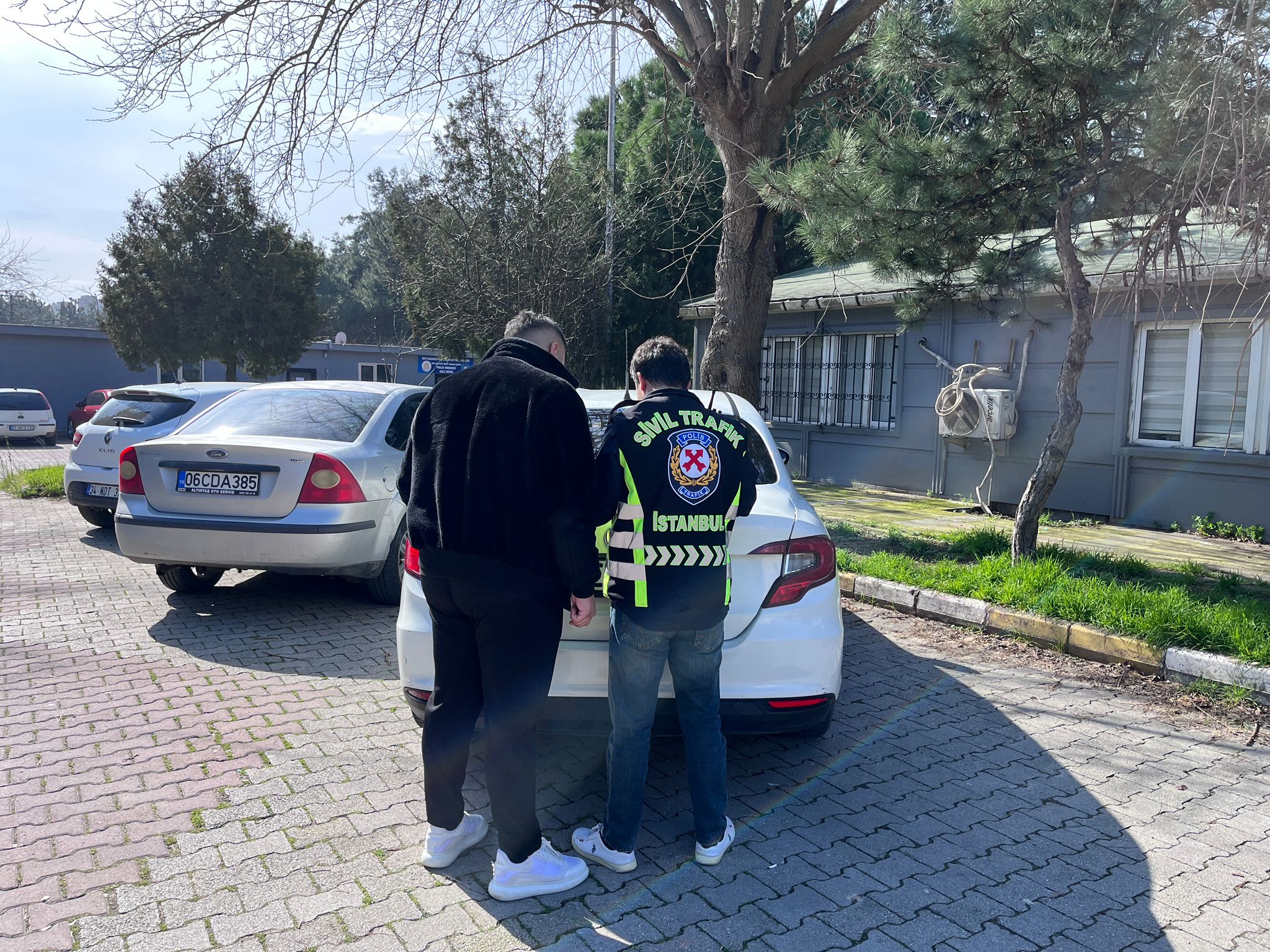 Beylikdüzü'nde trafikte tartışan iki sürücüye idari para cezası uygulandı