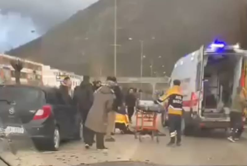 Amasya'da yaya geçidinde elektrikli bisiklete otomobil çarptı: 1 yaralı