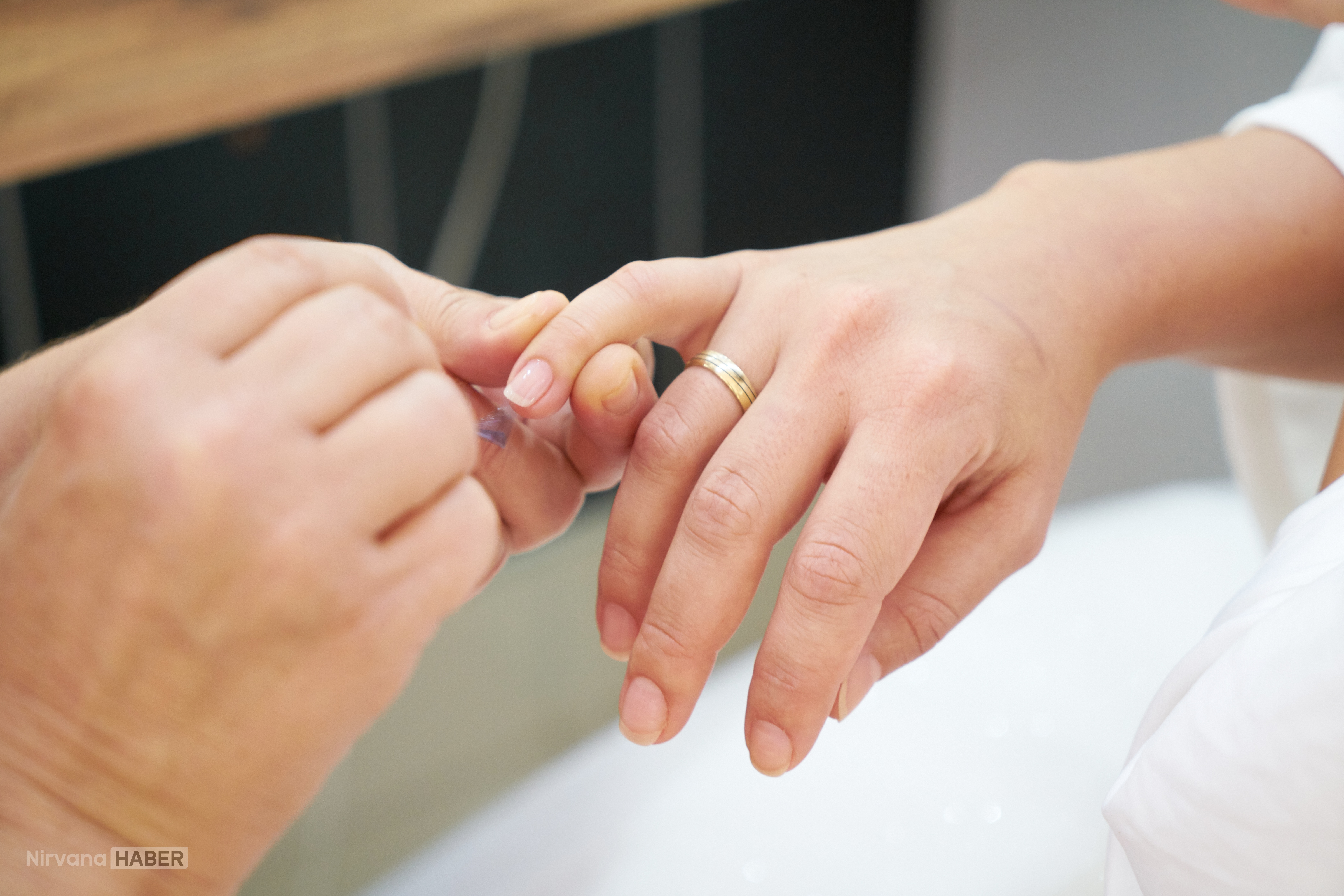 engin_akyurt-nail-varnish-4467940.jpg