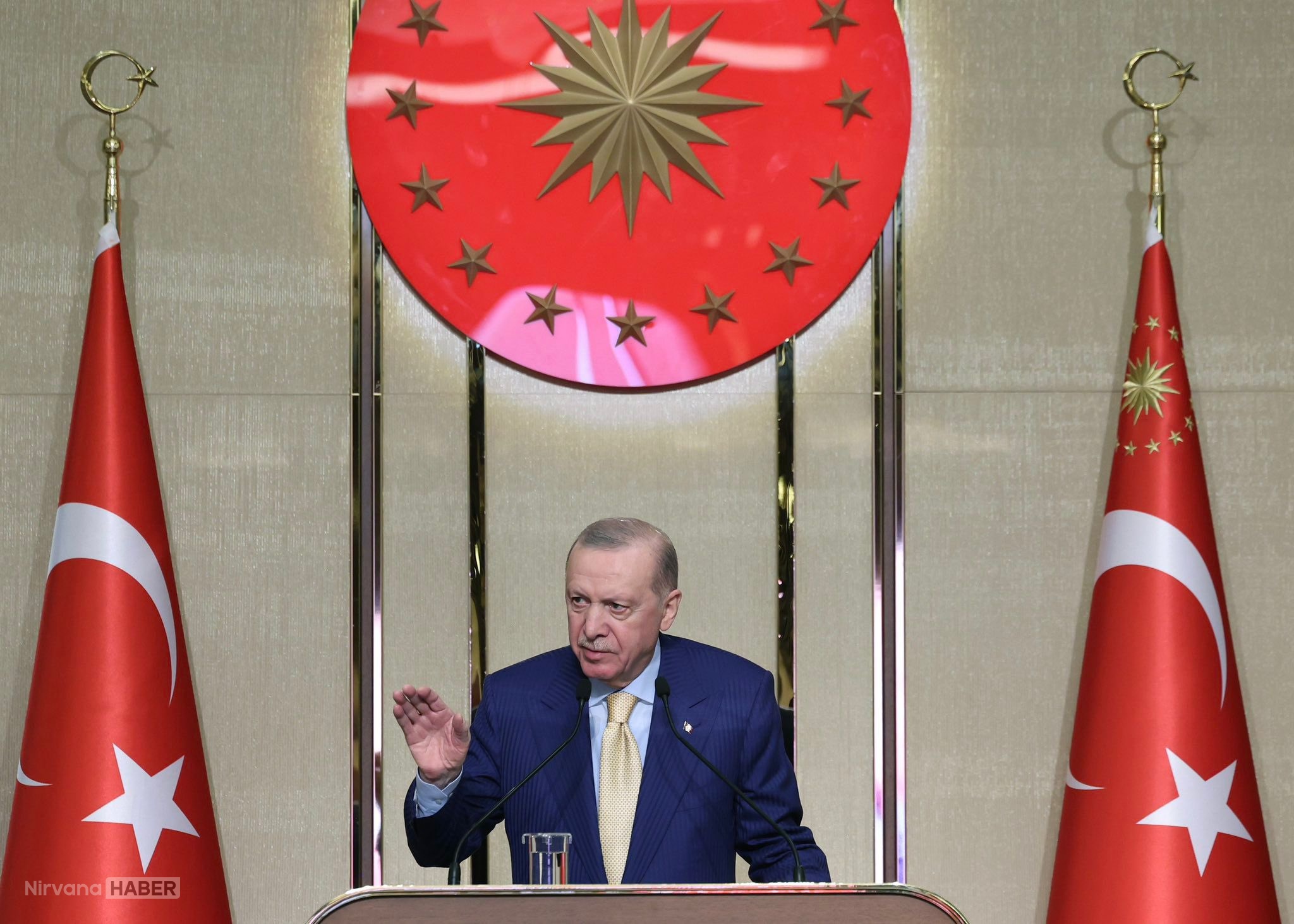 Cumhurbaşkanı Erdoğan’dan sert mesaj: “Fikren fosilleşmiş güruhun hezeyanlarına gülüp geçiyoruz”