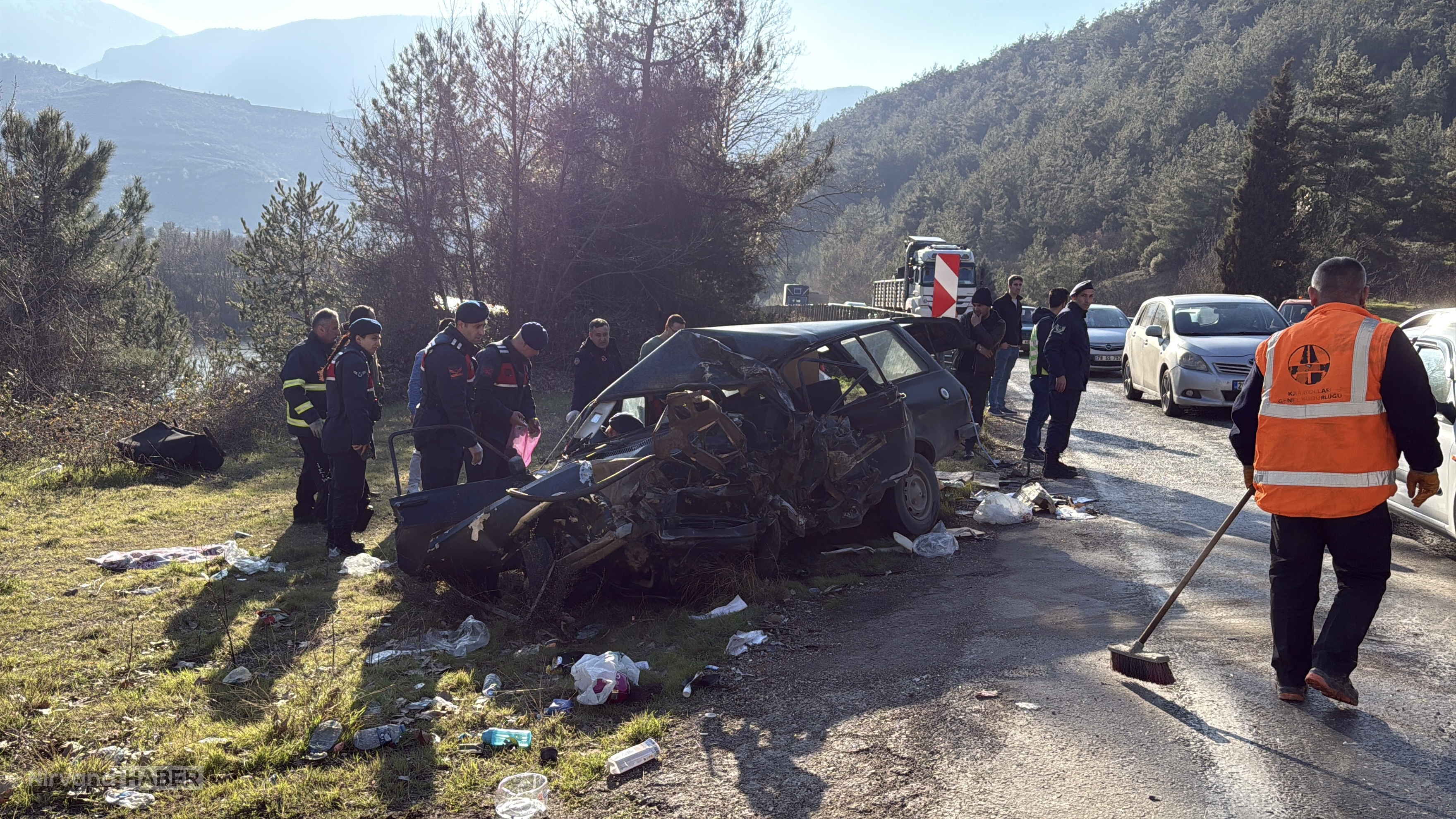Karabük'te kamyon ile otomobil çarpıştı: 1 kişi hayatını kaybetti