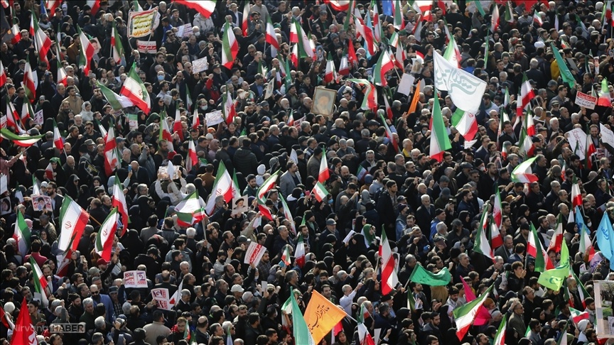 İran'daki protestolarda yargılanan 3 kişi idam edildi