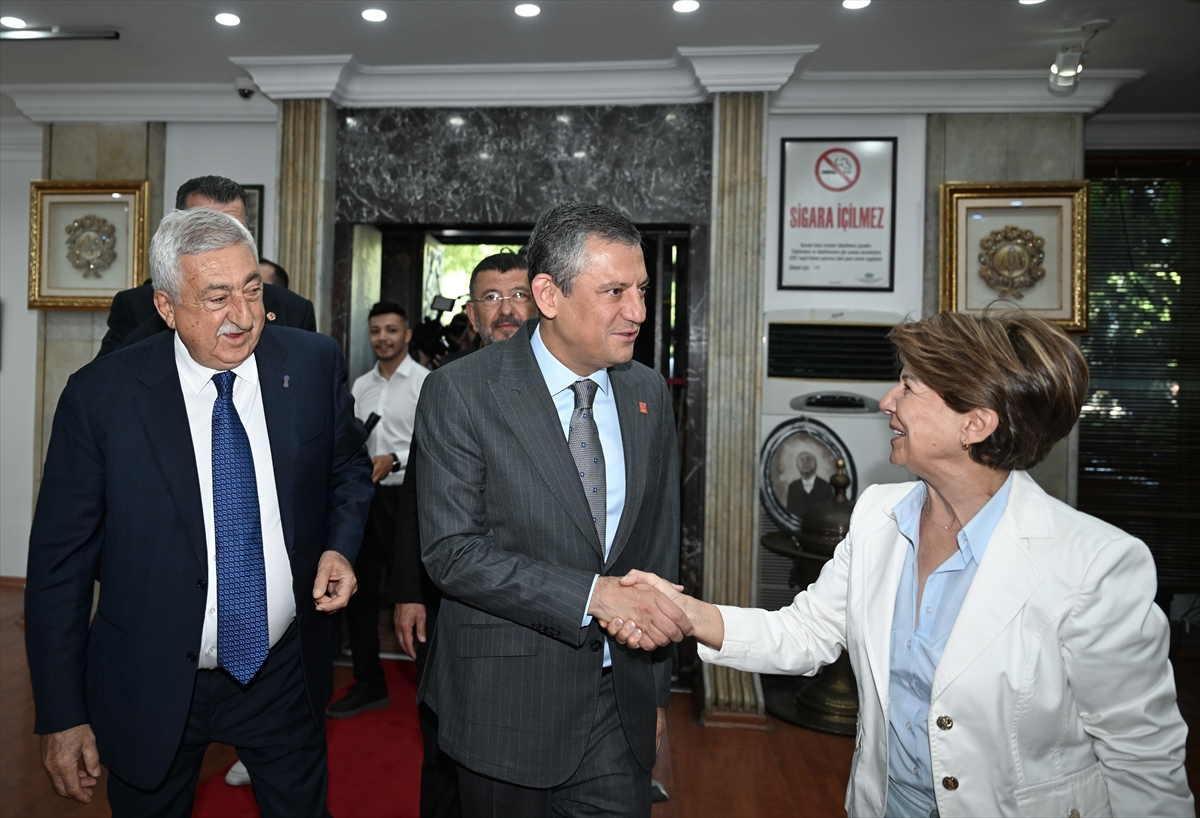 CHP Lideri Özgür Özel'den Esnafa Destek Çağrısı