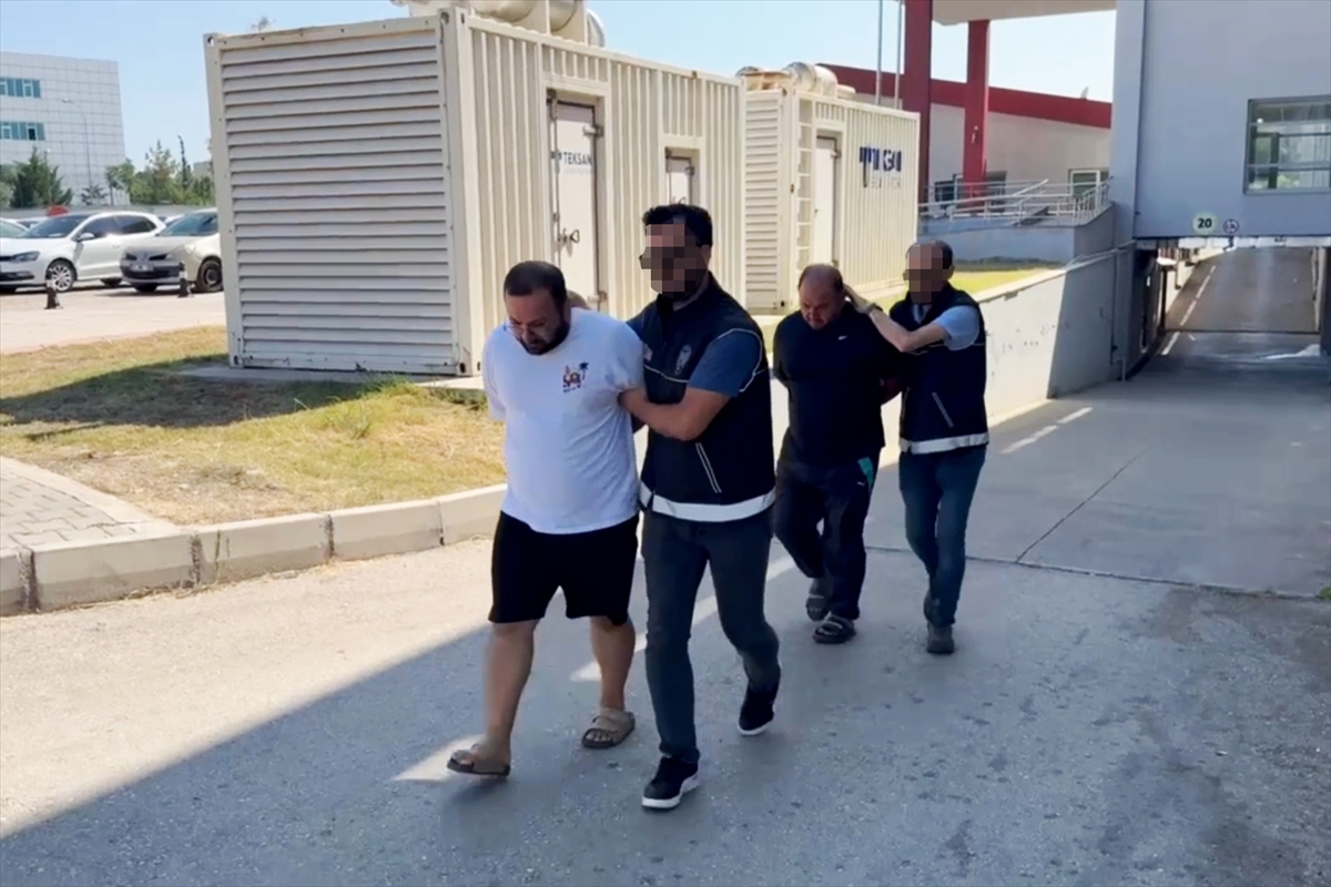 Adana’da Kaçak Sigarayla Yakalanan Şüpheliler Adalete Teslim Edildi