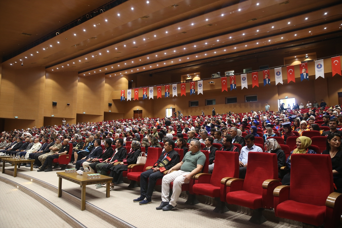Kahramanmaraş Sütçü İmam Üniversitesi'nde Coşkulu Mezuniyet Töreni