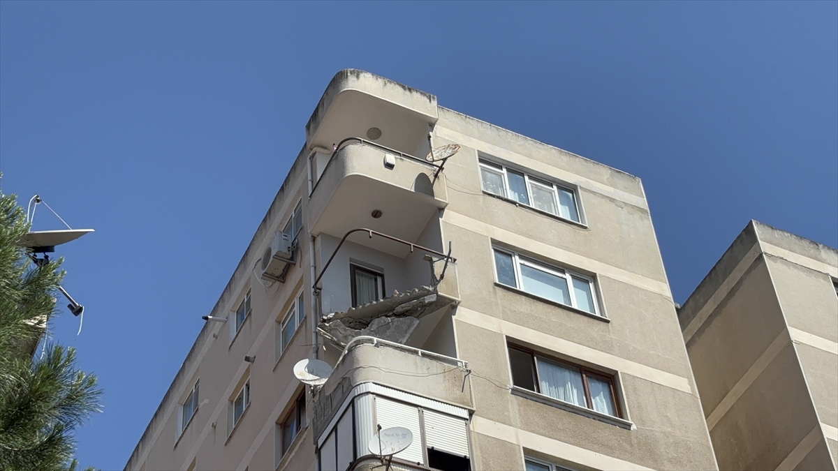 Maltepe'de Çöken Balkon Korkuttu: Bina Tahliye Edilecek mi?