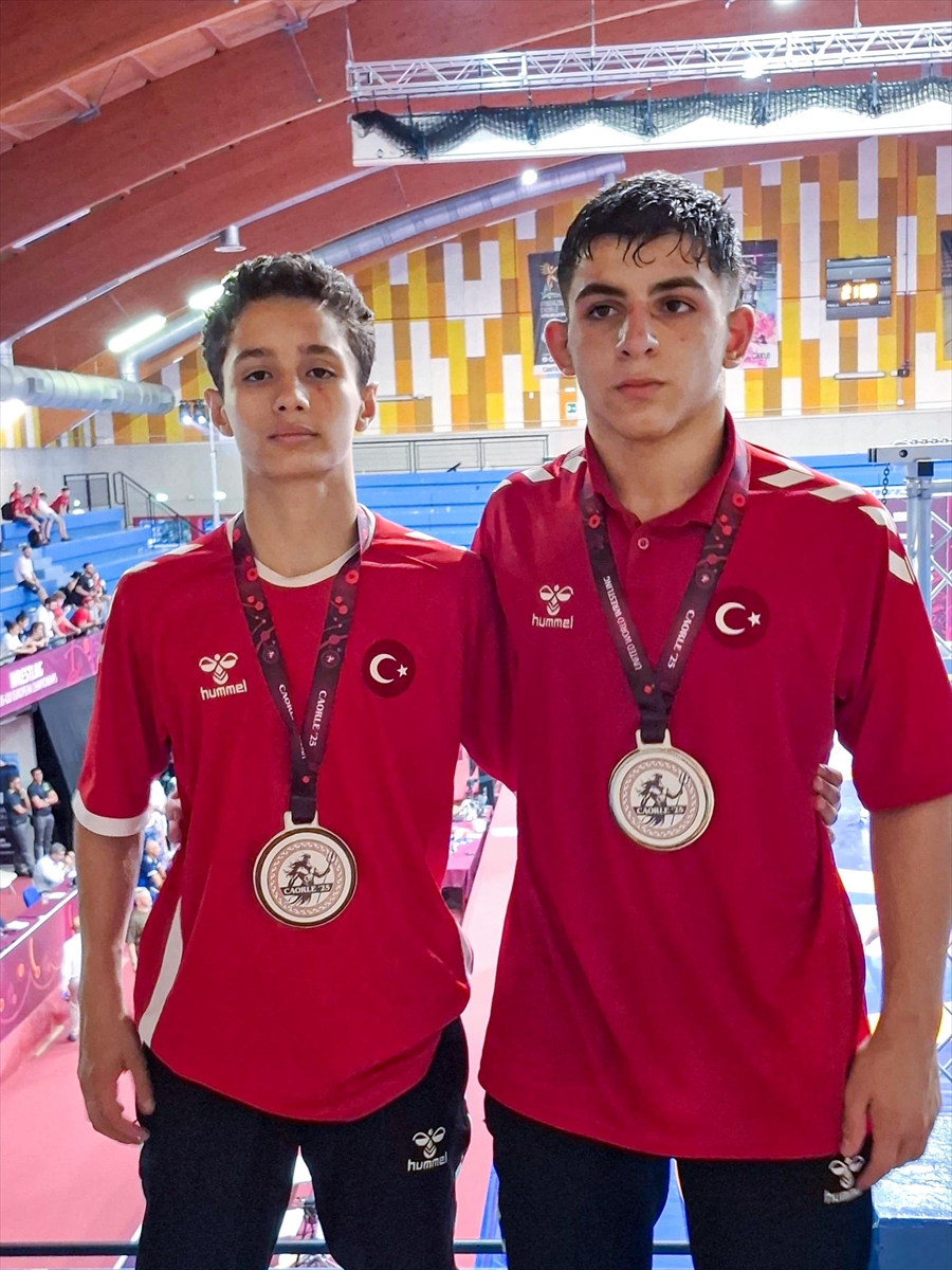 Genç Güreşçiler Avrupa Arenasında Türkiye’yi Gururlandırdı