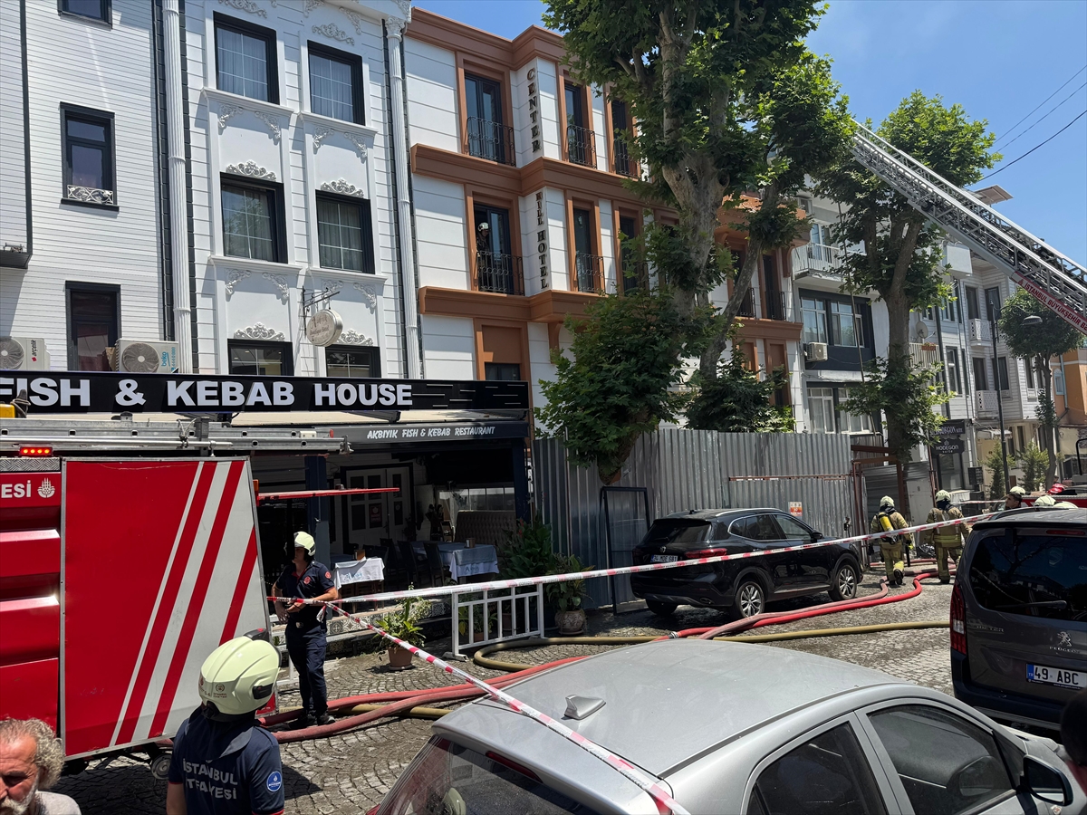 Fatih'te Restore Edilen Otelde Korkutan Yangın