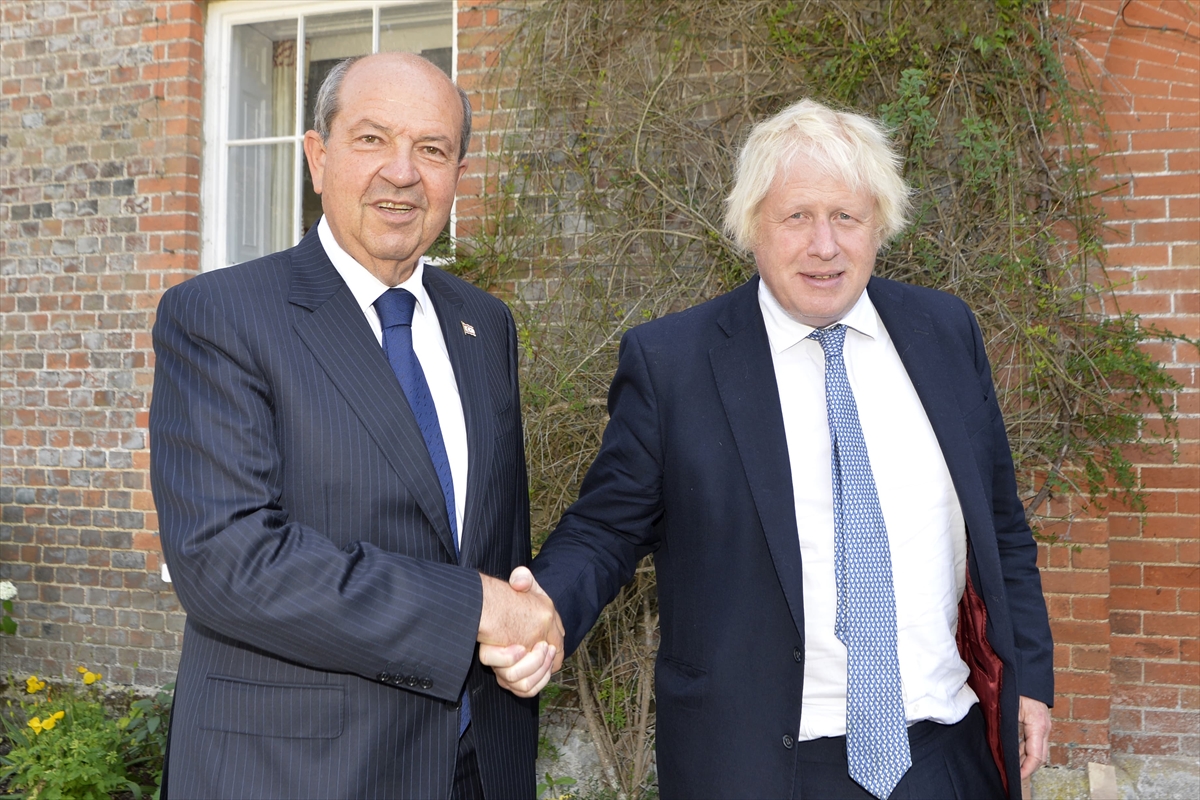 Ersin Tatar ve Boris Johnson Londra'da Buluştu