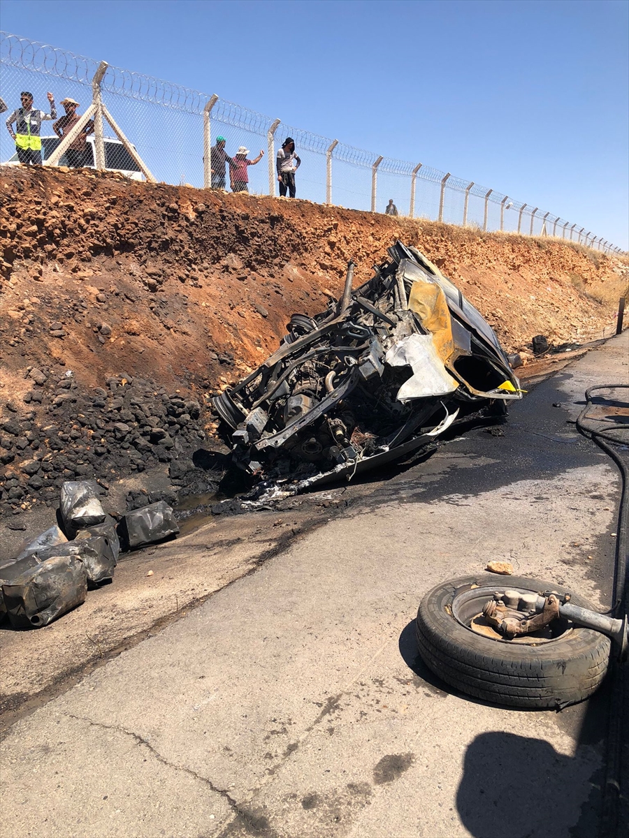Şanlıurfa'da Devrilen ve Yanan Panelvan Trafik Kazasında Can Kaybı