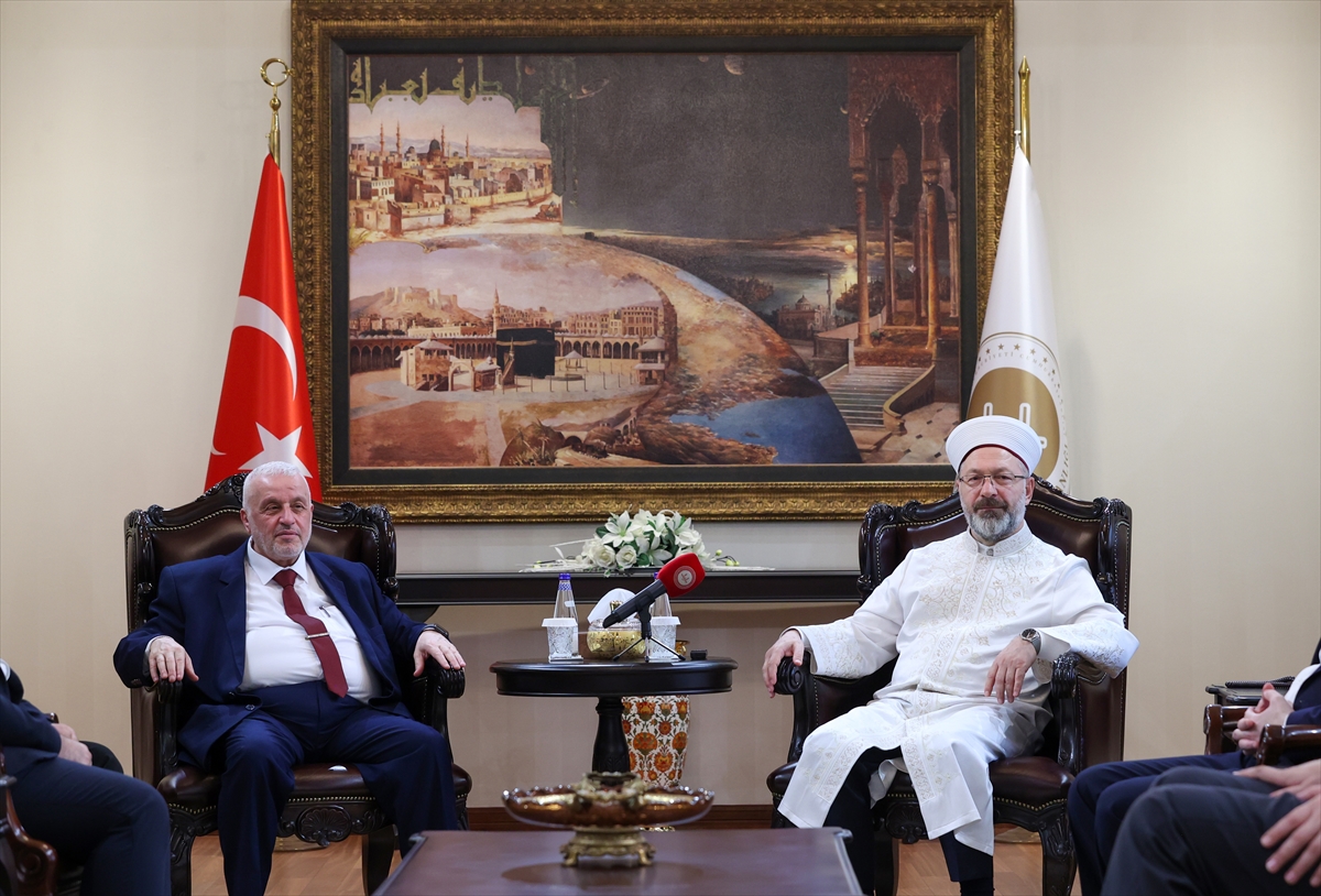 Diyanet İşleri Başkanı Erbaş ve Suriye Vakıflar Bakanı Şükri Ankara'da Bir Araya Geldi