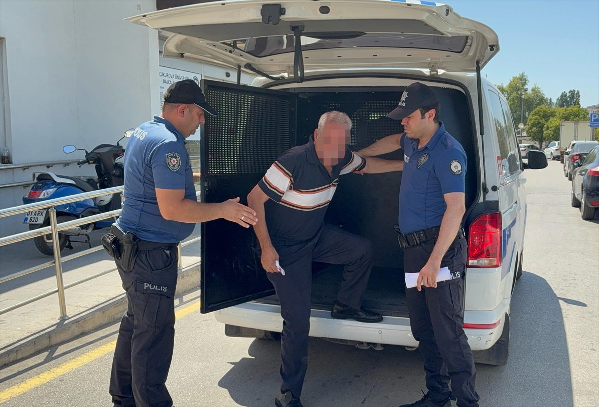 Adana'da Özel Halk Otobüsünde Tepki Çeken Olay: Emekli Hakim Gözaltında
