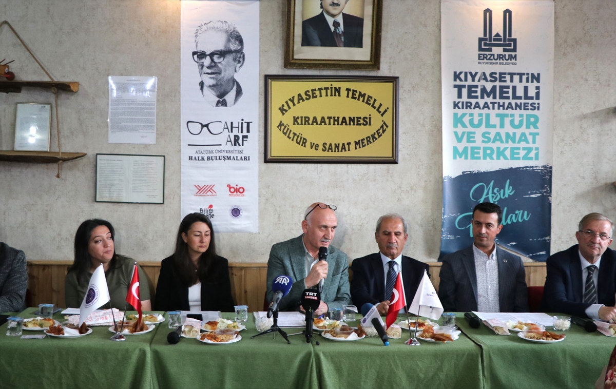 Erzurum'da Bilim ve Kültür Sohbetinde Aşık Geleneği Yeniden Canlandı