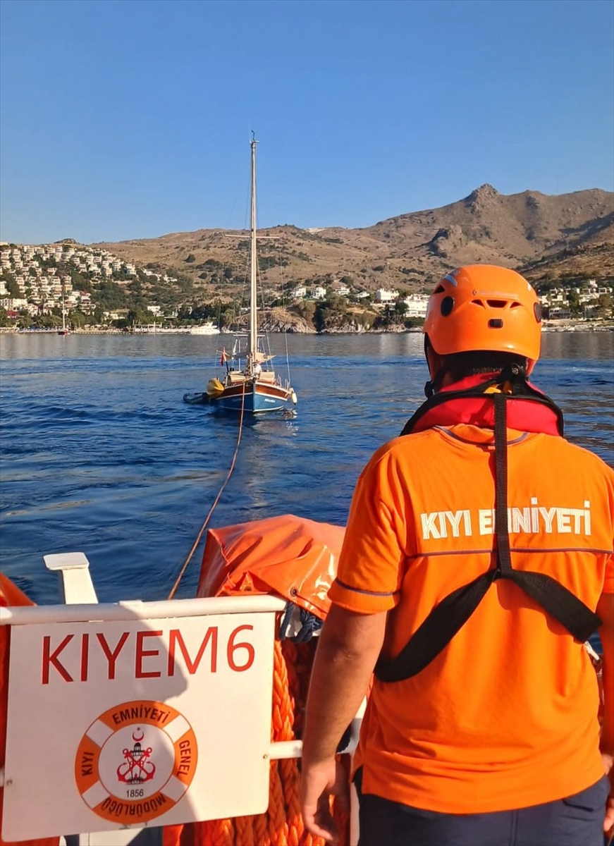 Bodrum'da Denizde Mahsur Kalan Tekneciler Güvenliğe Kavuştu