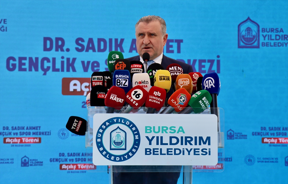 Bursa'da Gençlik ve Spor Hamlesi: Bakan Bak'ın Açılış Törenine Vurgu Yaptığı Projeler