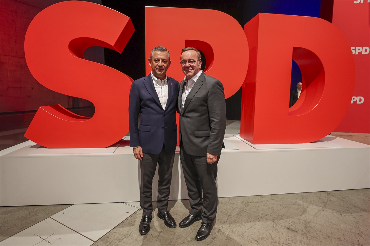 Özgür Özel Berlin'de Diplomasi Trafiğini Yoğunlaştırdı