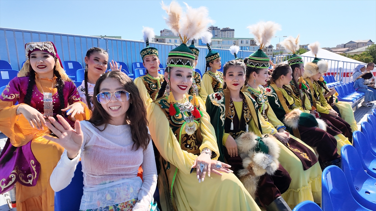 Aktau'nun Kültürel Moda Buluşması Renkli Görüntülere Sahne Oldu