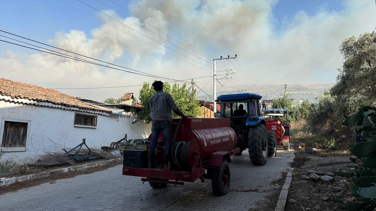 İzmir'in Tire İlçesinde Çıkan Yangın Tehlike Saçıyor