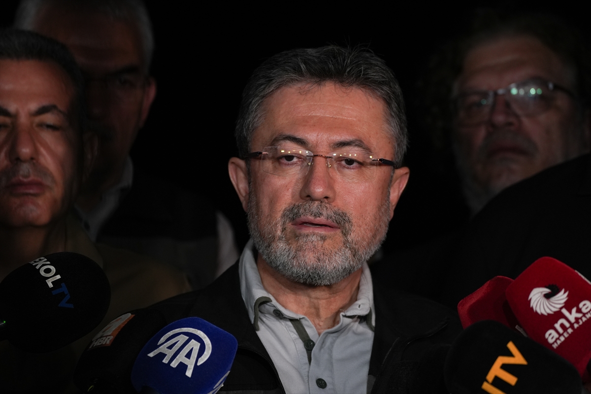 Bakan Yumaklı'nın İzmir'deki Orman Yangını Mücadelesi