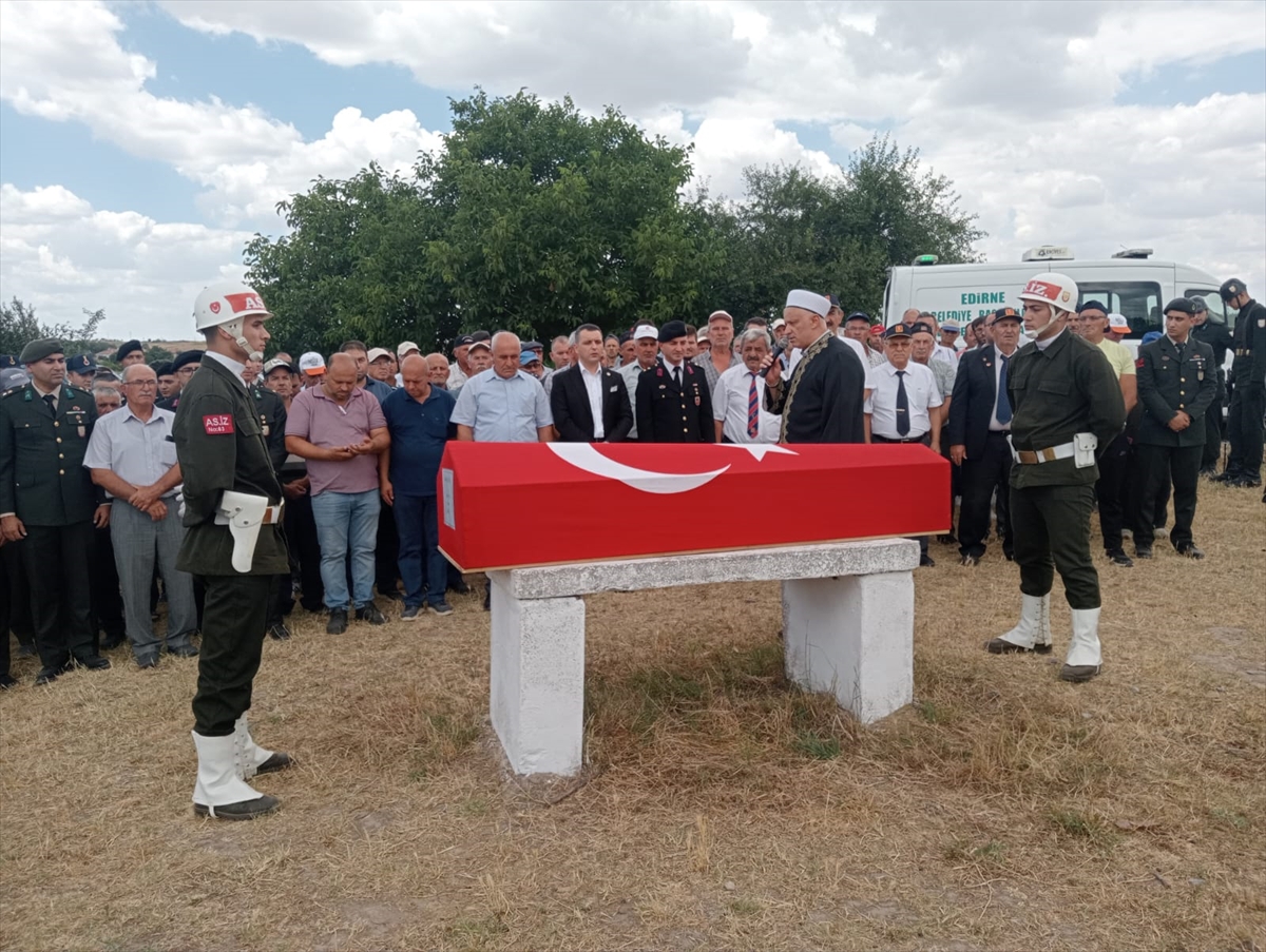 Kıbrıs Gazisi Ahmet Ada Edirne'de Uğurlandı: Gözyaşları ve Dualar Eşliğinde Vedalaşma