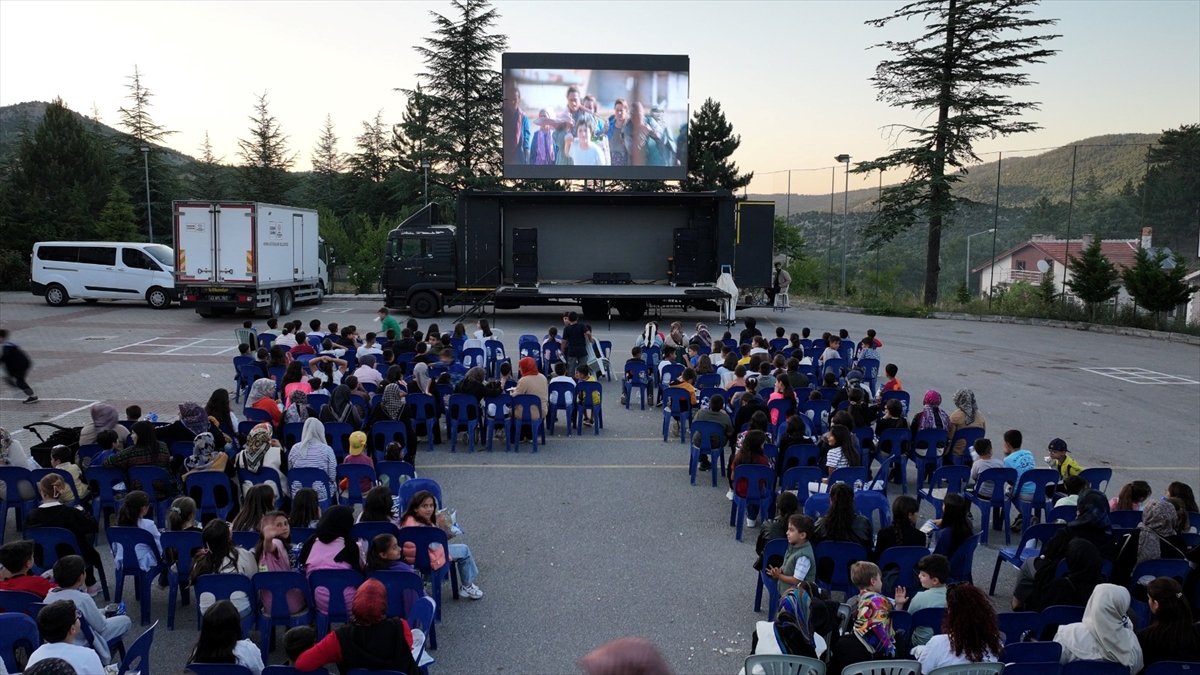 Konya'nın Mahallelerinde Sinema Coşkusu: Yaz Akşamları Renkleniyor