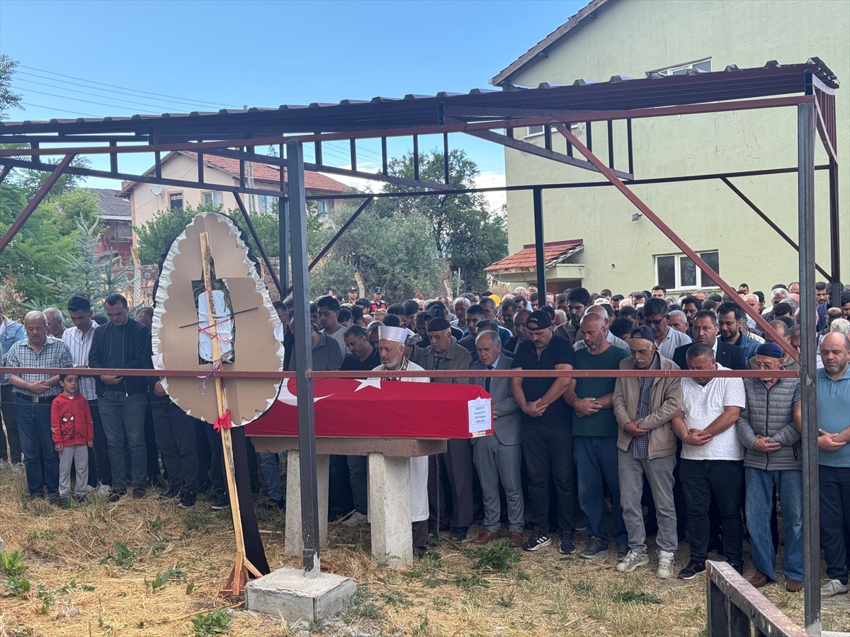 Ankara'daki Kavga Sonrası Hayatını Kaybeden Genç Polis Memuru Çankırı'da Son Yolculuğuna Uğurlandı