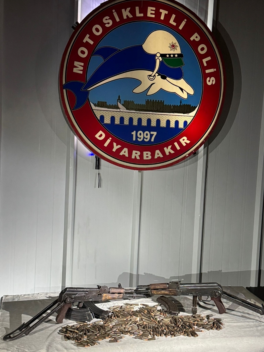 Diyarbakır'da Silah Kaçakçılığına Darbe: Otomobilde Kalaşnikoflar Ele Geçirildi