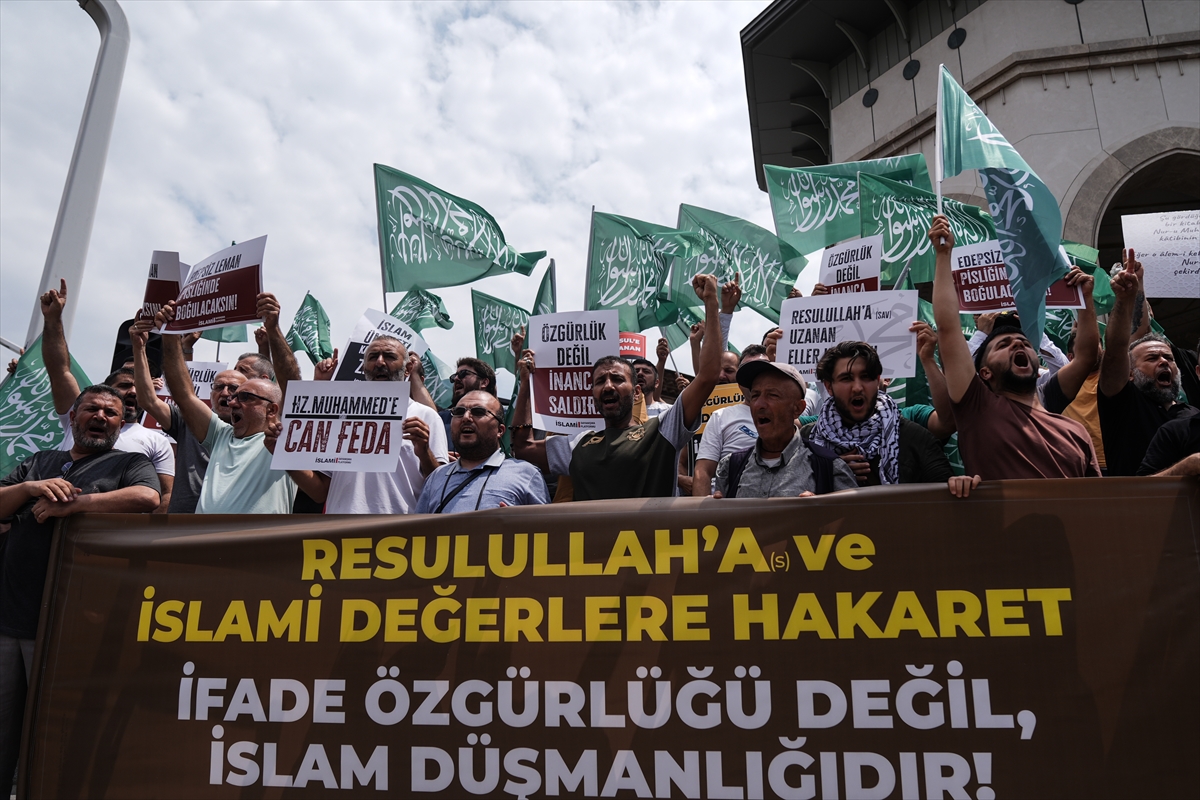 İstanbul'da Karikatür Yayınına Tepkiler Artıyor