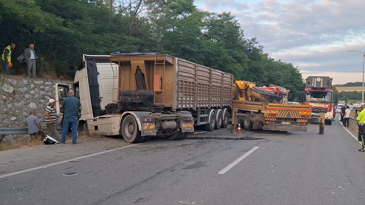 Samsun'da Kaza: Traktör ve Tır Çarpıştı, 2 Kişi Yaralandı