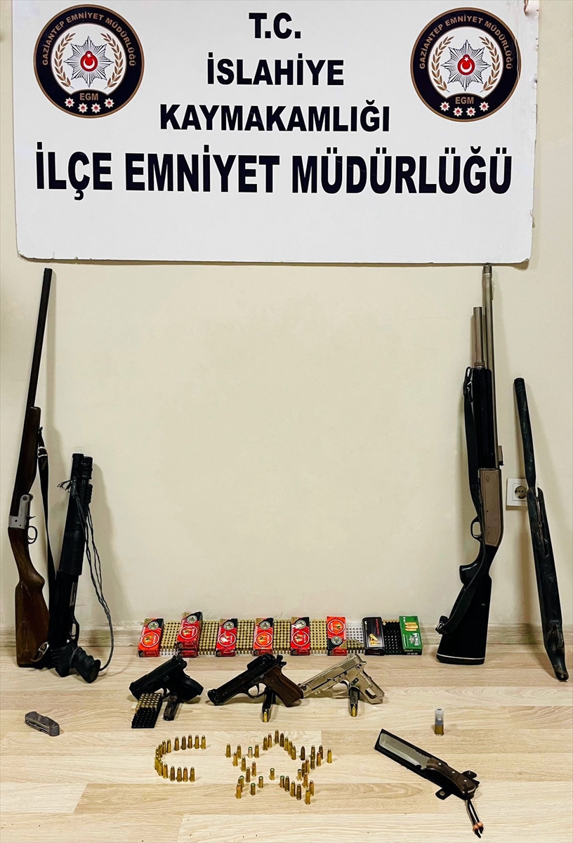 Gaziantep'te Sosyal Medyada Silah Sergileyen Şüpheliye Emniyetten Operasyon