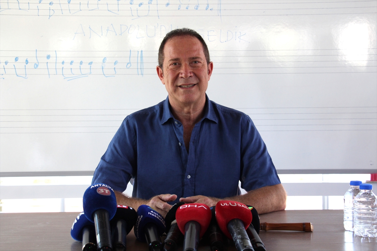 Sümer Ezgü: Müzik Kültürel Kimliğimizi Yansıtmalı