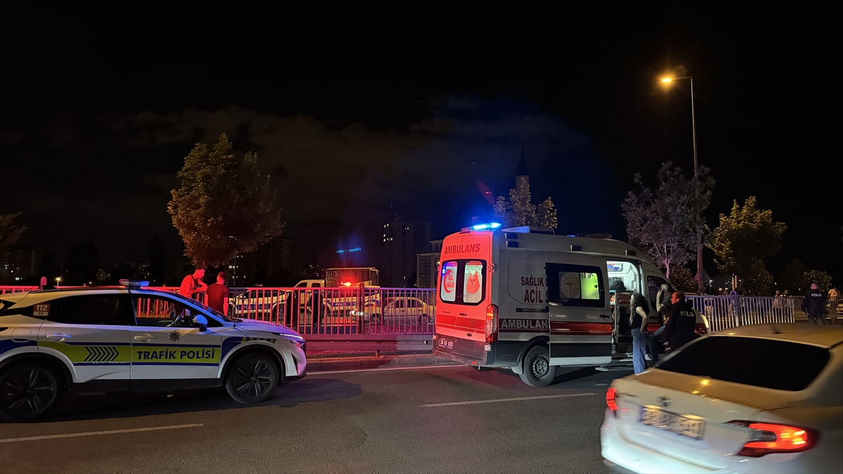 Kayseri'de Kanala Düşen Otomobil Korkuttu