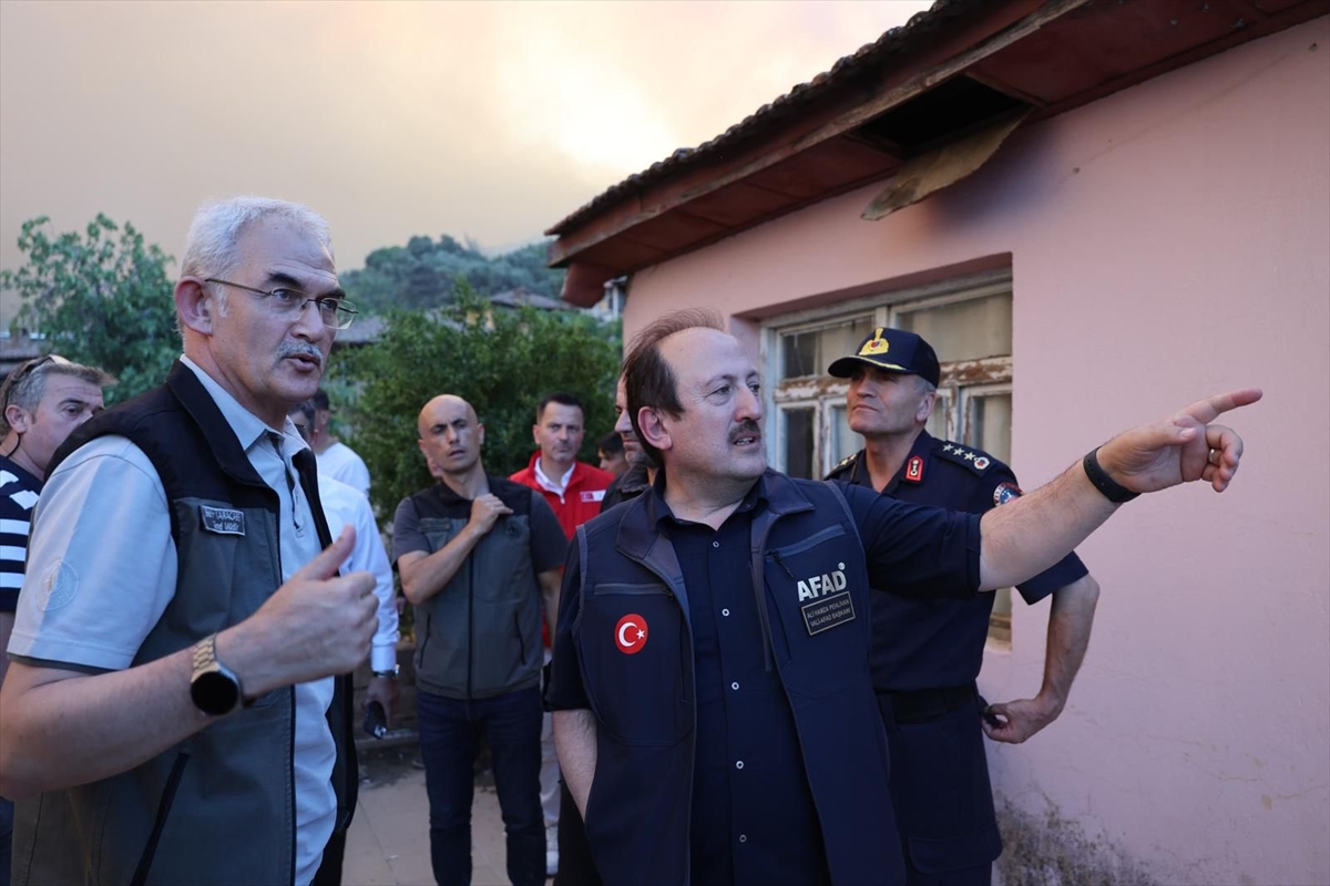 İzmir Ödemiş'teki Orman Yangınına Ev Sahipliği Yapan Yoğun Mücadele
