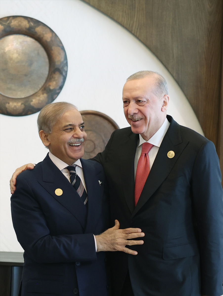 Erdoğan ve Şerif Ekonomik İşbirliği Zirvesi'nde Buluştu